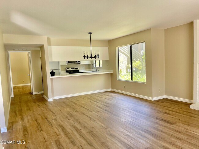 Foto del edificio - 786 Birchpark Cir