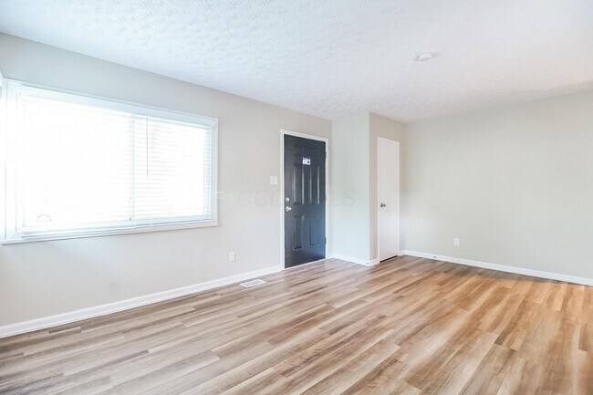 Foto del edificio - 890 Bucknell Rd