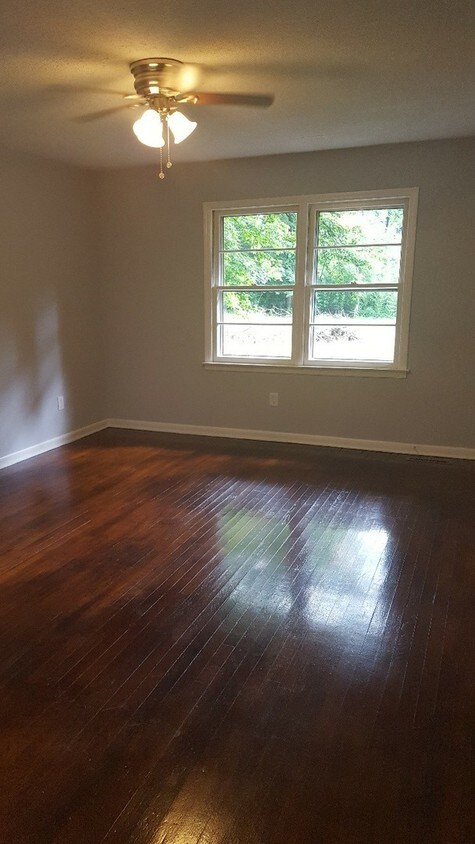 Foto del edificio - Like new with all stainless appliances!