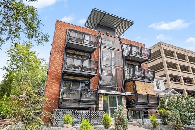 Foto del edificio - 1336 Logan St