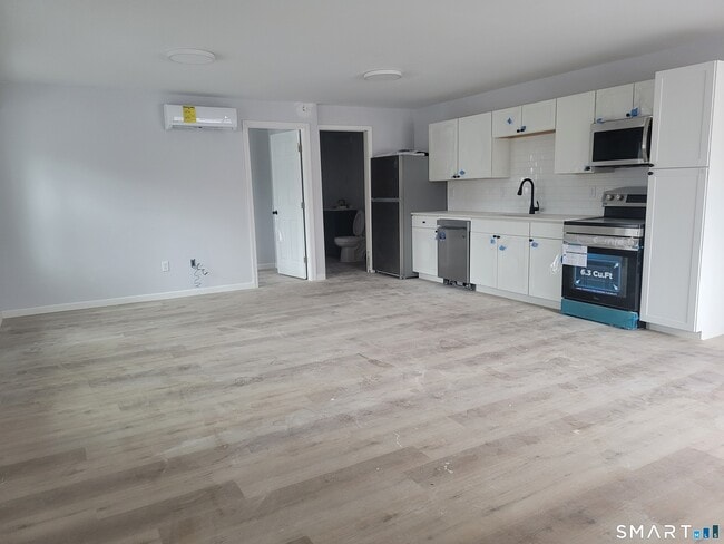 Building Photo - 194 Hartford Rd