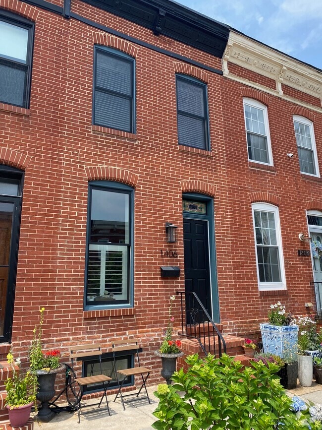 Building Photo - 1406 Andre St