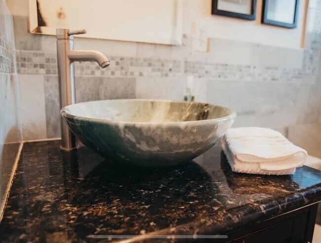 Foto del edificio - Sacramento Cutie won't last long!!!! 50% Off First Month's Rent - 2 Bedroom, 1 Bath Private Deck ...