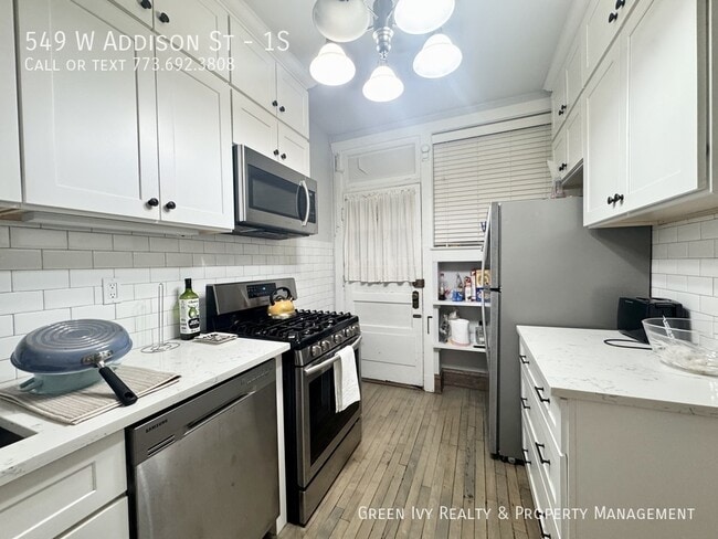 Building Photo - 549 W Addison St