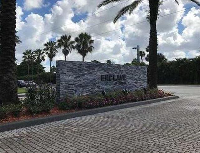 Foto principal - 4580 NW 107th Ave