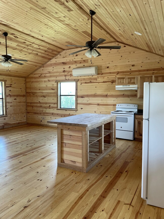 Building Photo - 101 Hill Country Cabin Hl