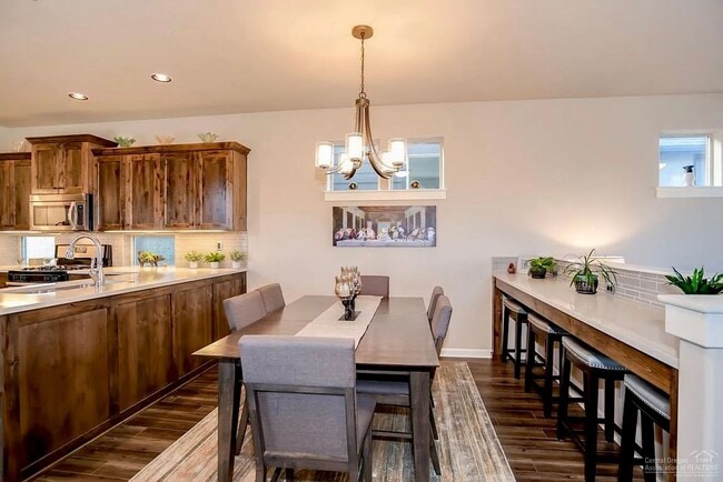Building Photo - **Coming Soon - Unfurnished** Modern Livin...