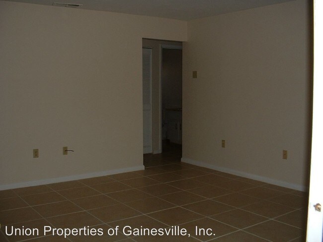 Building Photo - 2 br, 2 bath House - 3425 NW 22nd Drive