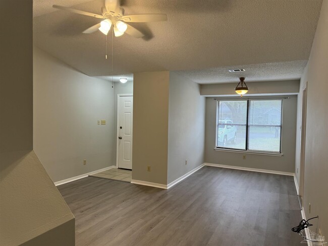 Building Photo - 6204 Forest Pines Dr
