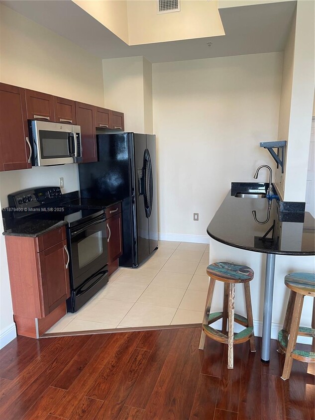 Foto principal - 7280 SW 90th St