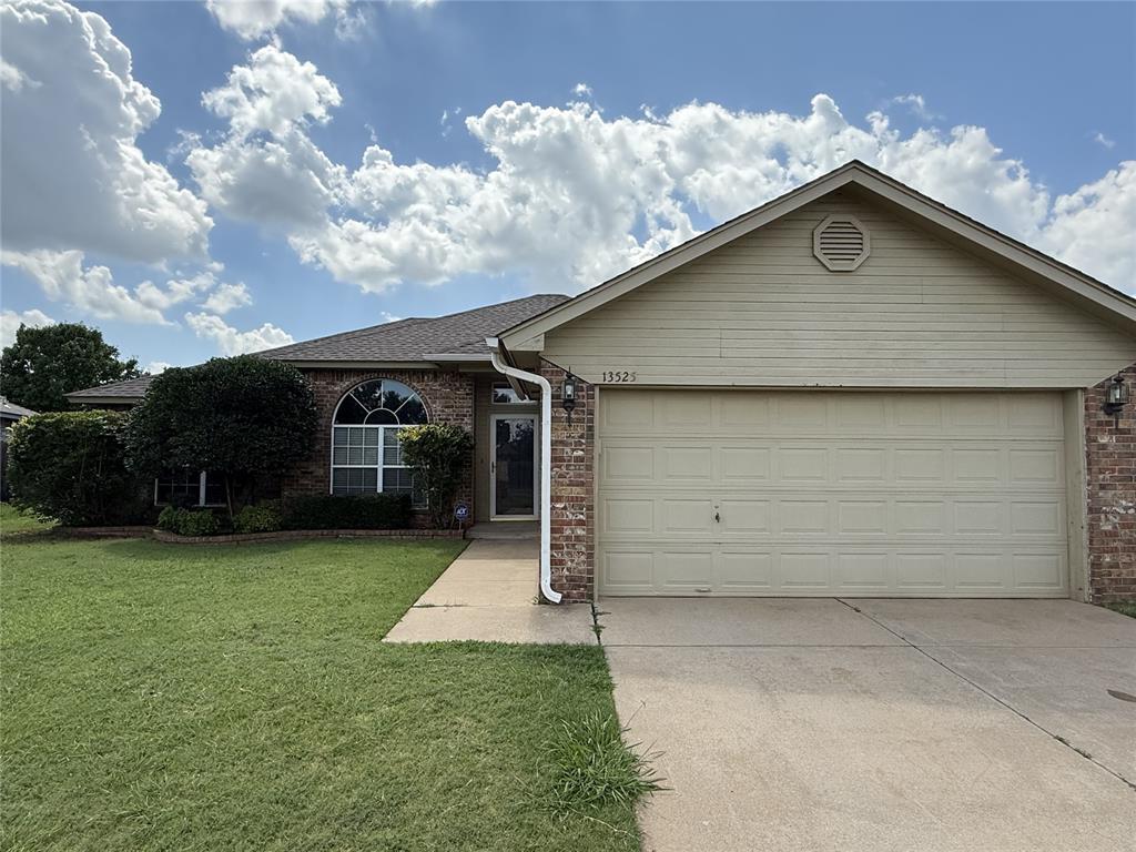 Foto principal - 13525 Bell Ave