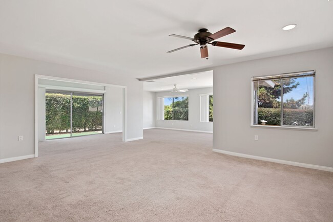 Foto del edificio - Single Family home in Rancho Bernardo 55+