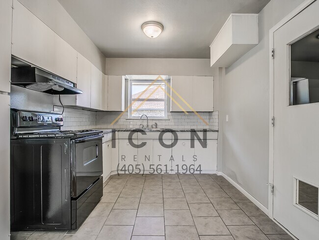 Building Photo - 832 NE 29th St
