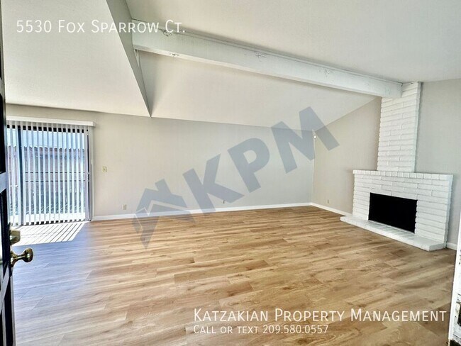 Foto del edificio - 5530 Fox Sparrow Ct
