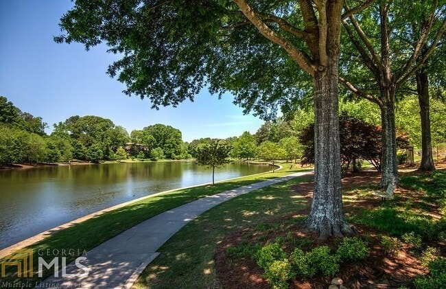 Building Photo - 2950 Cedar Knoll Dr