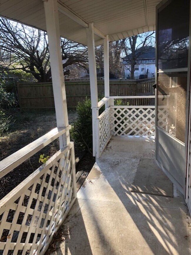 Foto del edificio - Spacious 4/1 Home on Quiet Block of Mulber...
