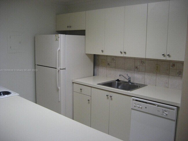 Building Photo - 10744 N Kendall Dr