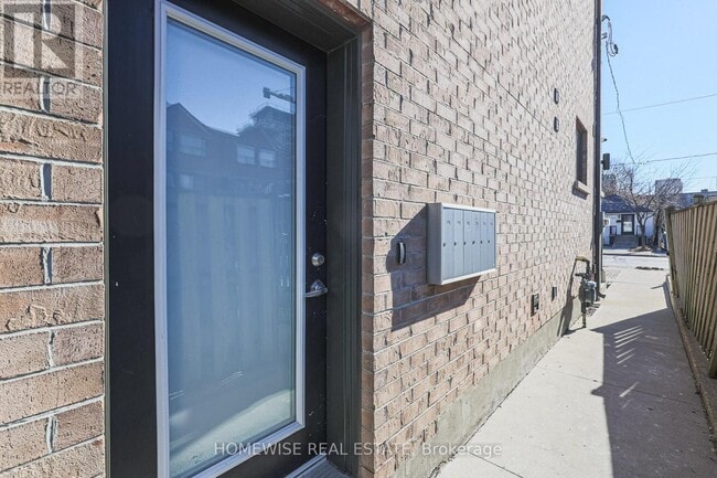 Building Photo - 814-814 Glencairn Ave