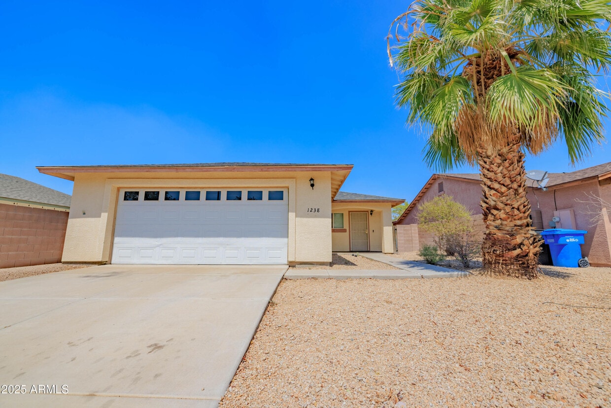 Foto principal - 1238 E Fremont Rd