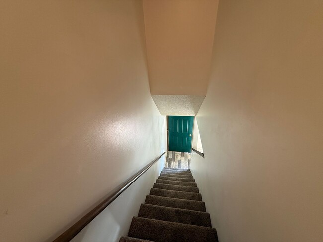 Building Photo - Two bedroom, one and half bathroom, modernly updated townhome!