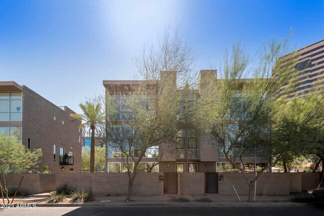 Foto del edificio - 215 W Catalina Dr