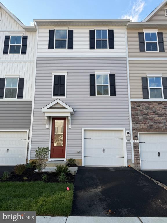 Building Photo - 40 Basswood St