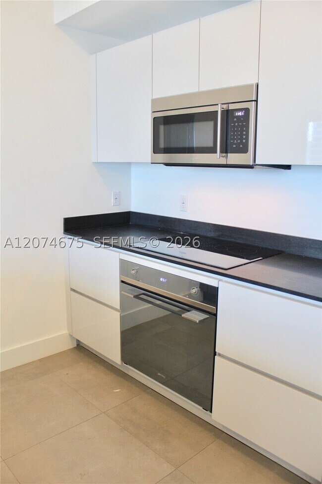 Building Photo - 1010 Brickell Ave