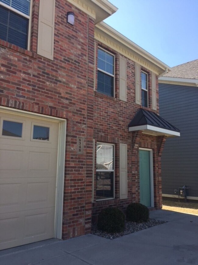 Building Photo - 6318 Lakeside Ln