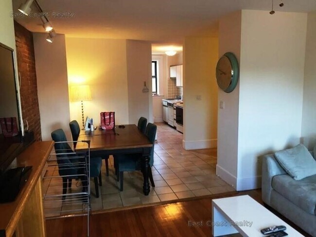 Foto del edificio - 128 Hemenway St