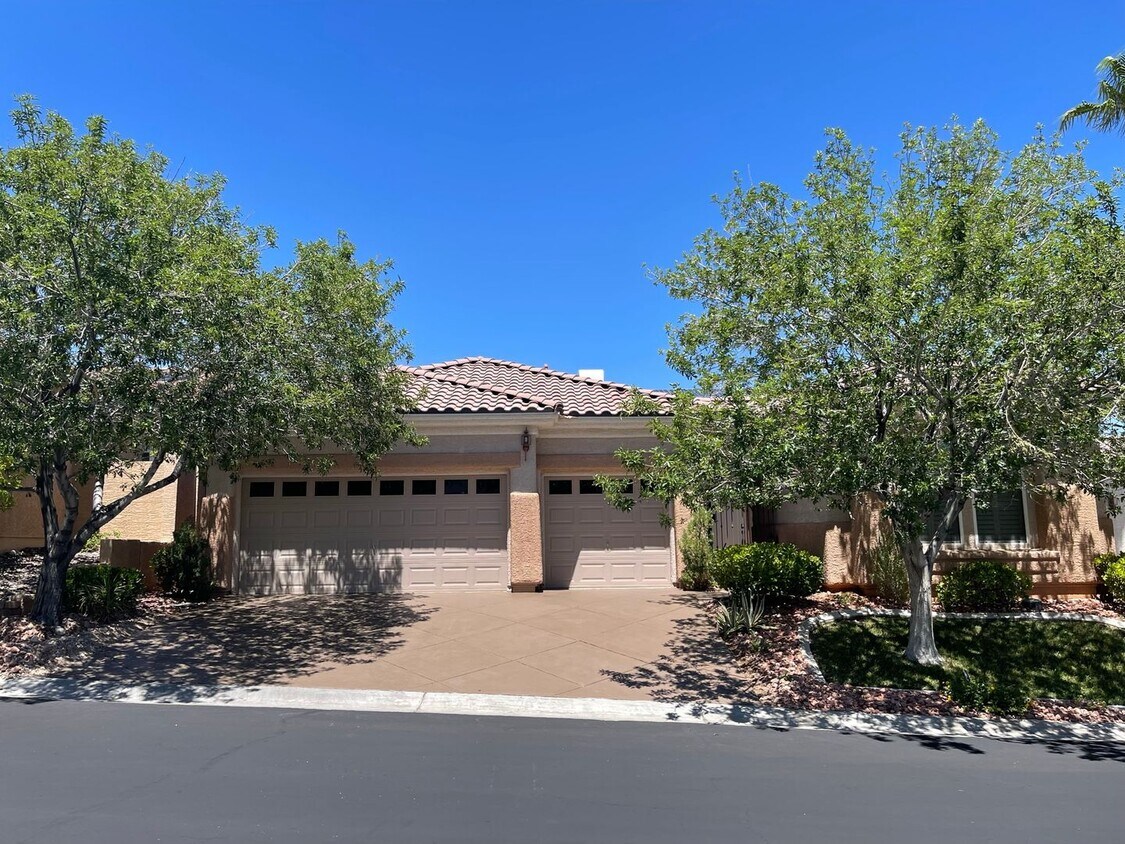 Primary Photo - Stunning Single-Story Home with Casita in ...