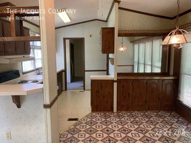 Building Photo - Spacious 2 Bedroom 2 Bath Home with 2 Car ...