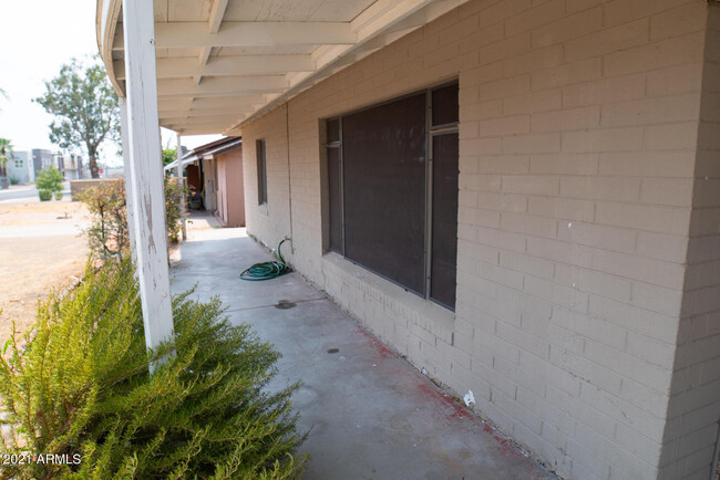 Foto del edificio - 9424 N 6th Ave