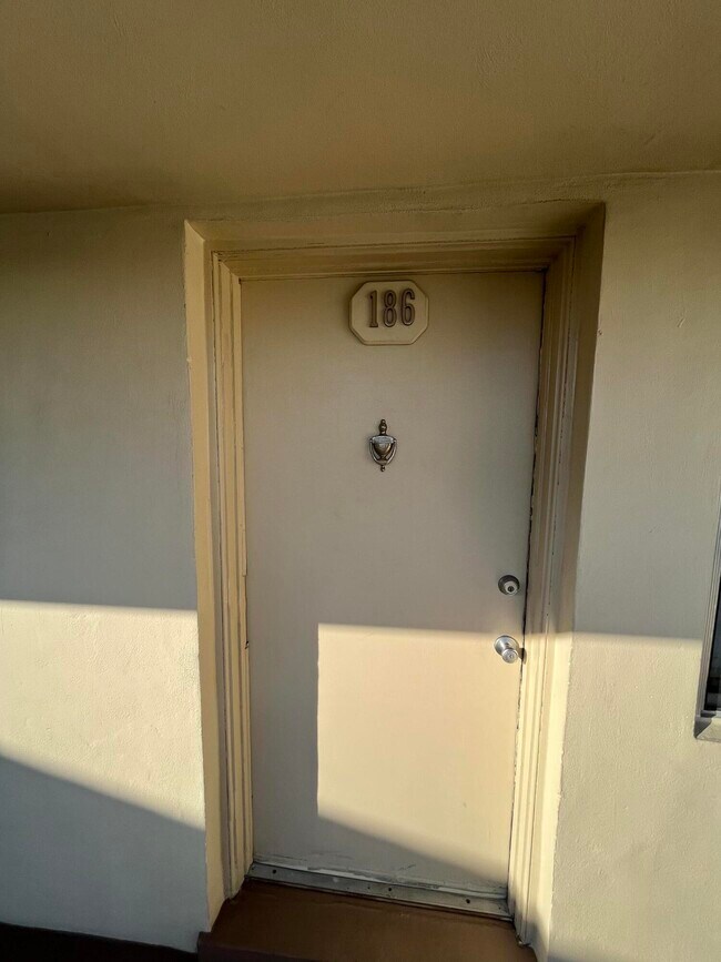 Foto del edificio - 186 Norwich H