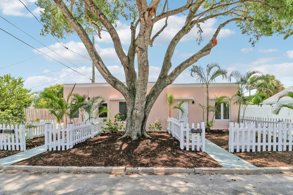 Foto principal - 711 4th Ave S