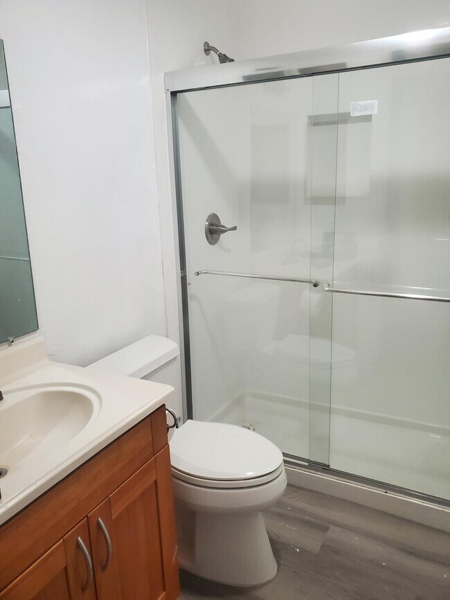 Baño - 991 Wren Dr
