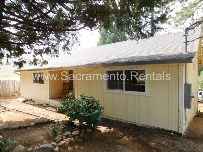 Building Photo - 3 br, 2 bath House - 3111 B Street