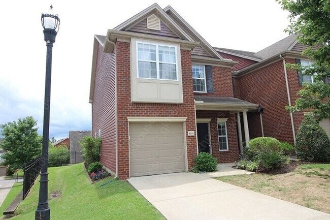 Building Photo - 3 Bed /2.5 Bath Home - Available Mid October!