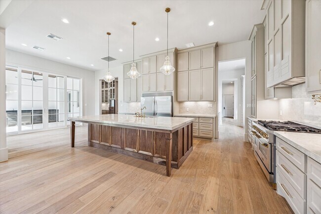 Foto del edificio - 7203 Tickner St