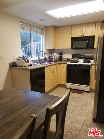 Building Photo - 456 Shatto Pl