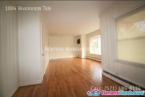 Foto del edificio - 1004 Riverview Terrace