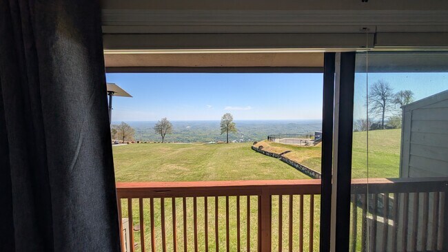 Foto del edificio - 2881 White Oak Mountain Rd