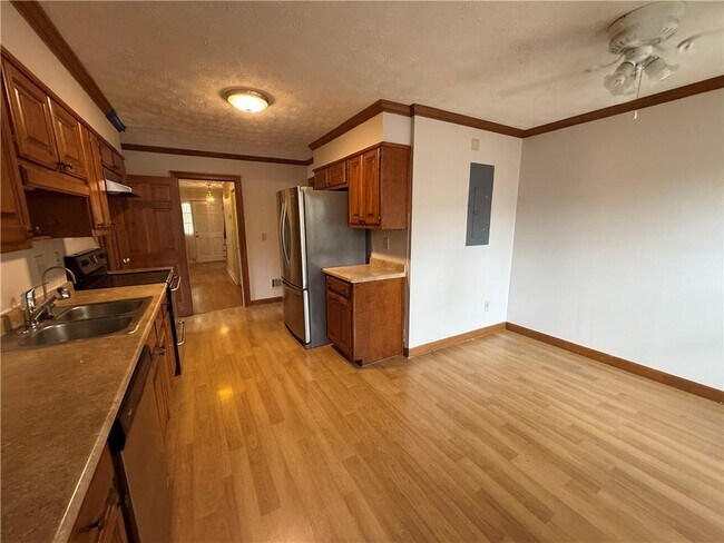 Foto del edificio - 3209 Henderson Walk