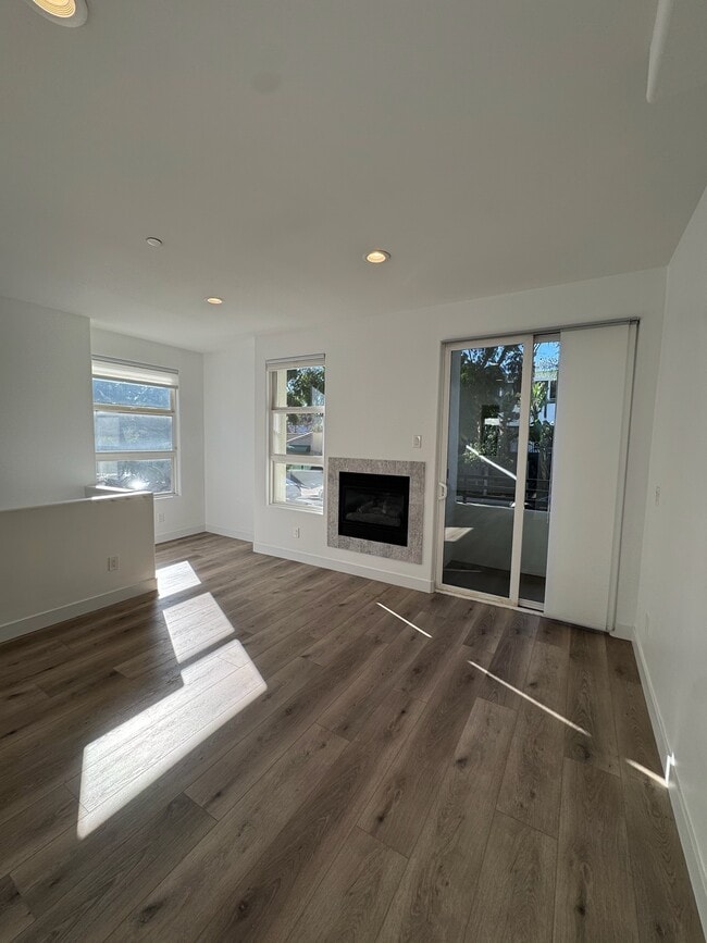 Sala de estar - 910 N Curson Ave