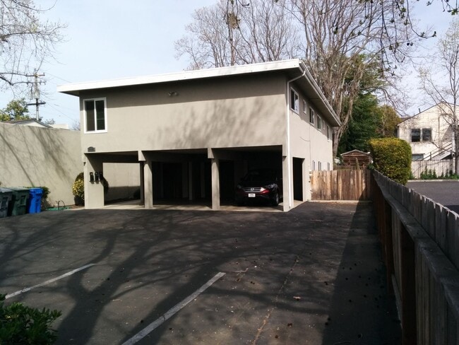 Building Photo - 1312 Broad St