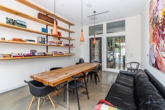 Building Photo - Heirloom Flats