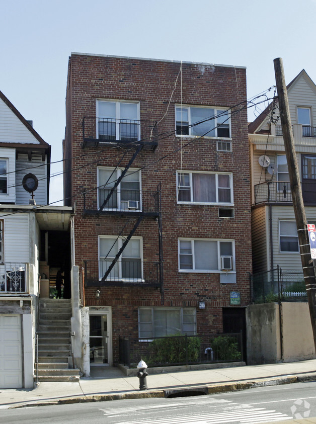 Foto del edificio - 635 E 233rd St