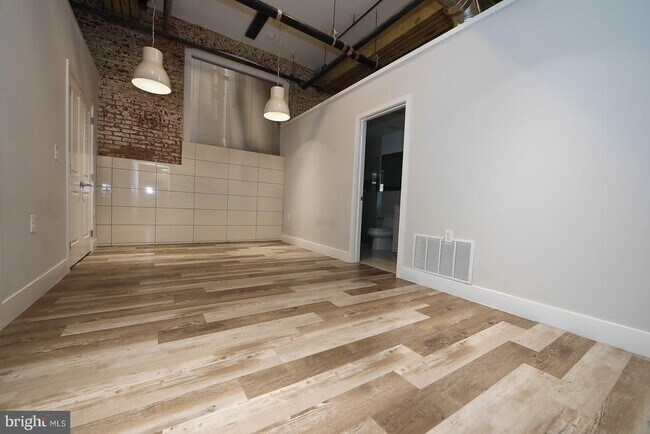 Foto del edificio - 1822 E Glenwood Ave