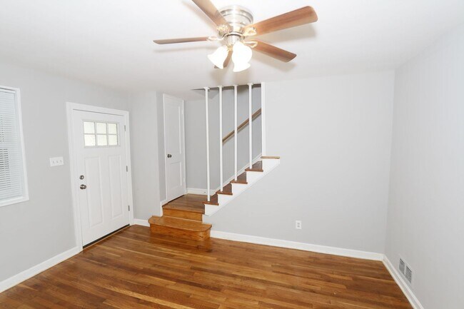 Building Photo - Charming Deanwood 2 bedroom TH with large ...