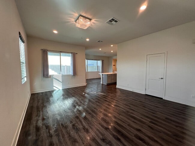 Foto del edificio - 15852 Ellington Wy