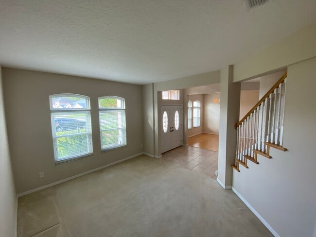 Building Photo - Exceptional 5 Bed/3 Bath Pool Home with Wh...